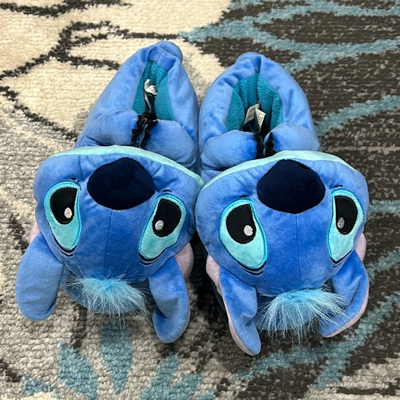 Stitch house slippers - Picture 1 of 5
